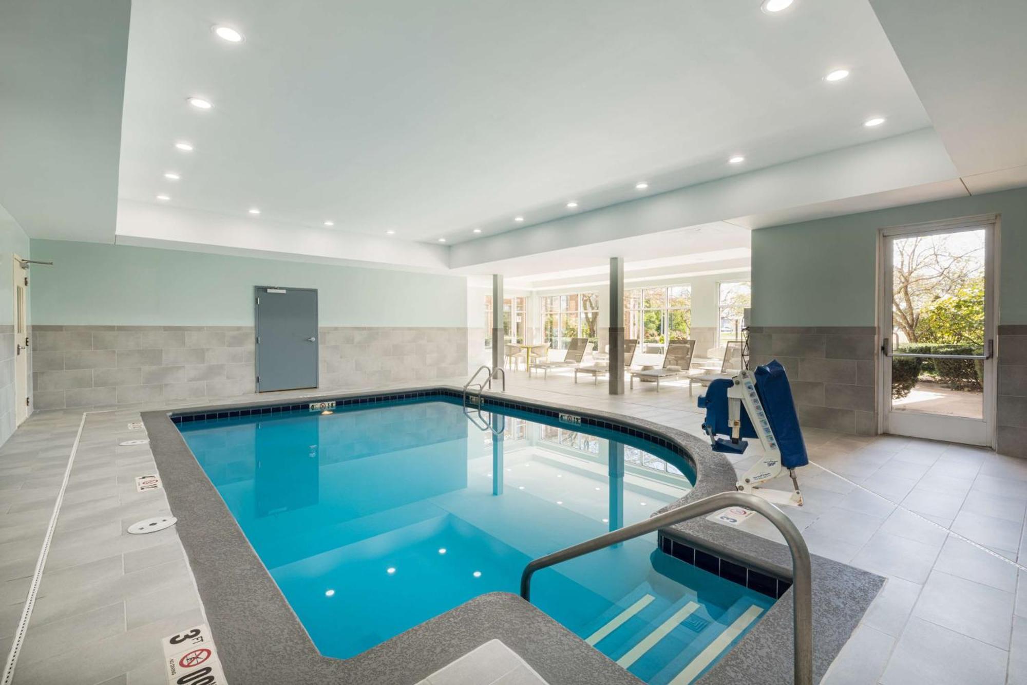 Hilton Garden Inn Сент-Чарлз Екстер'єр фото